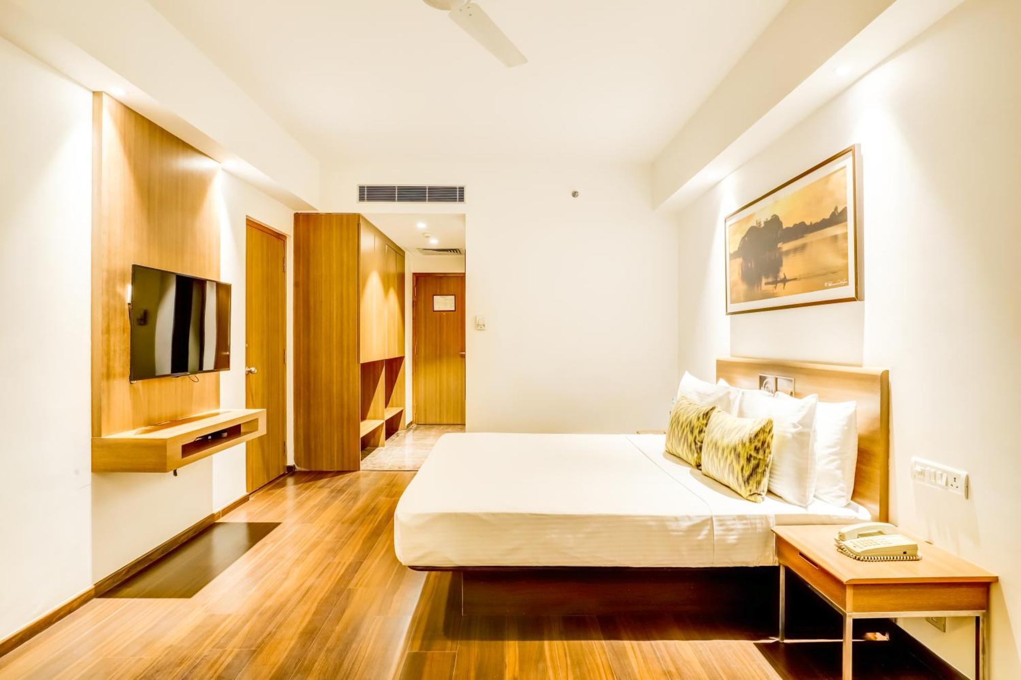 Lemon Tree Hotel Electronics City Bangalore Exterior foto